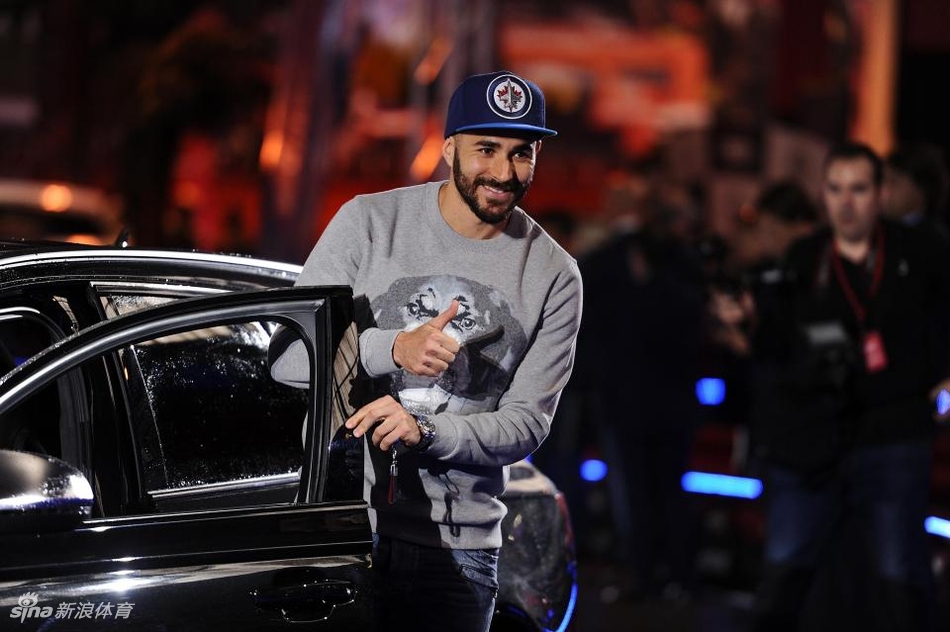 壕！来看看本泽马的豪车收藏