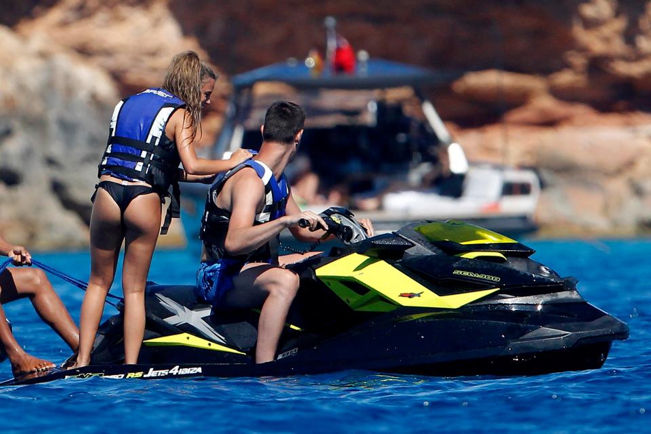 甩怀孕女友后寻欢