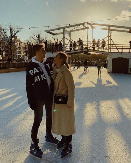 身价8000万爆红新星香艳女友