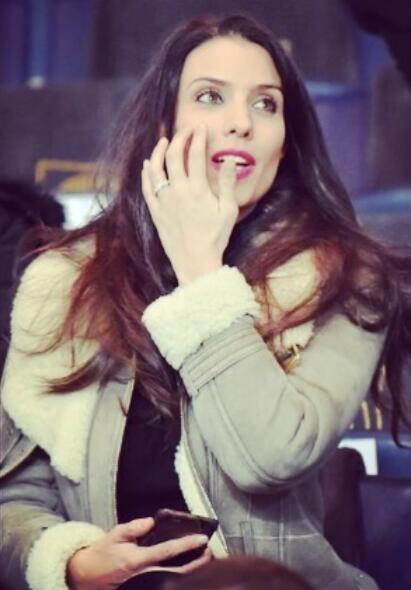 前阿森纳大将娇妻 美女野兽