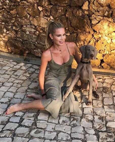 菲戈44岁妻子外型犹如20岁女郎