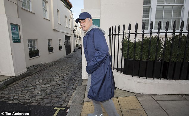 穆里尼奥下课后首被街拍