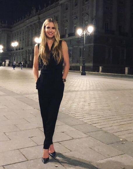 菲戈44岁妻子外型犹如20岁女郎