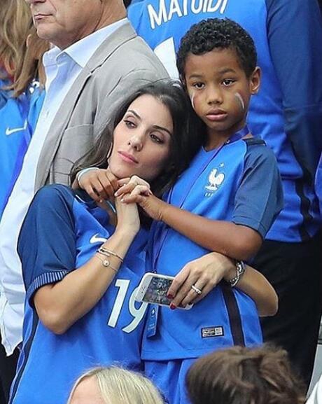 前阿森纳大将娇妻 美女野兽