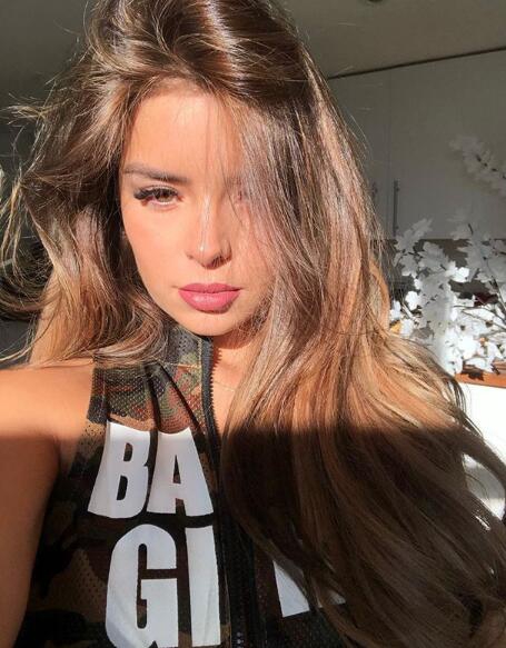 德米罗斯新照 让人管不住眼睛