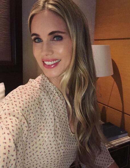 菲戈44岁妻子外型犹如20岁女郎