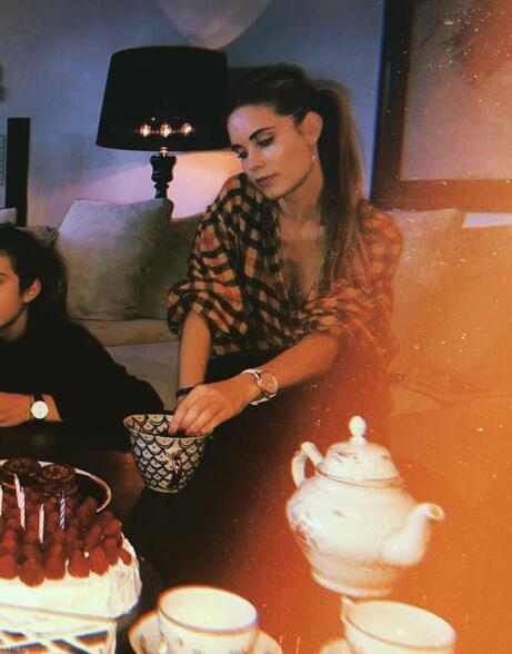 菲戈44岁妻子外型犹如20岁女郎