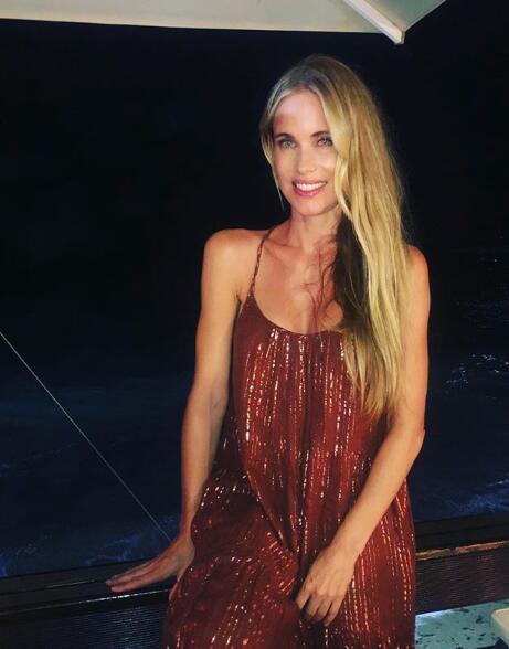 菲戈44岁妻子外型犹如20岁女郎