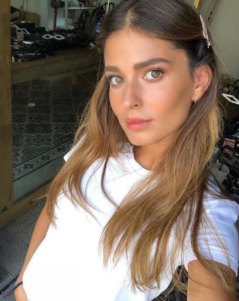 巴萨大将娇妻美照