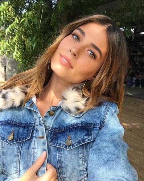 巴萨大将娇妻美照