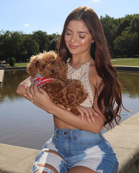 德米罗斯新照 让人管不住眼睛