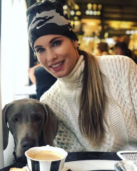 菲戈44岁妻子外型犹如20岁女郎