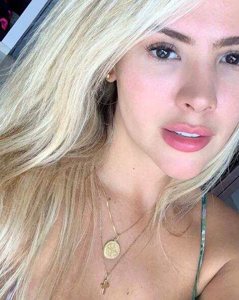 内马尔旧桃花 超靓混血女模特