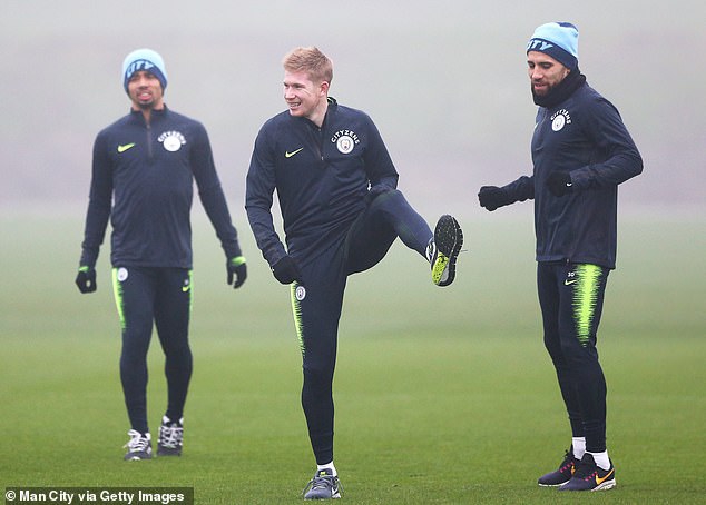 曼城基地集训 神秘熟人造访