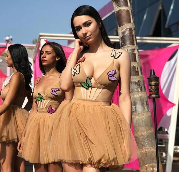 J罗新欢遭曝光 俄罗斯性感模特