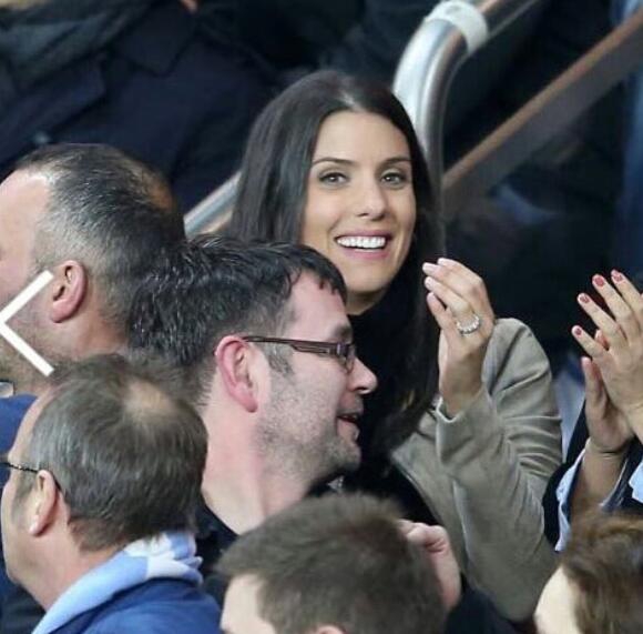 前阿森纳大将娇妻 美女野兽