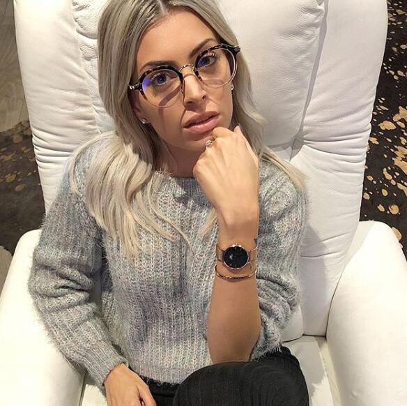 马夏尔女友 爱咬吸管的靓妹