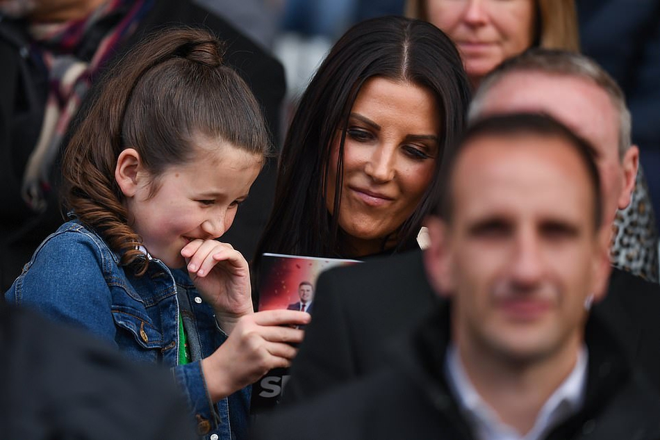 利亚姆的妻子与女儿