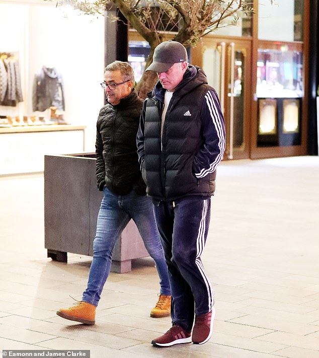 曼联伤病愁坏穆帅 眼神迷离