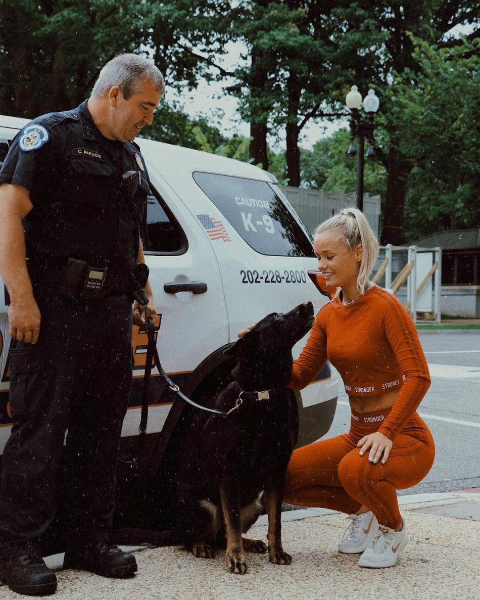 身价8000万爆红新星香艳女友