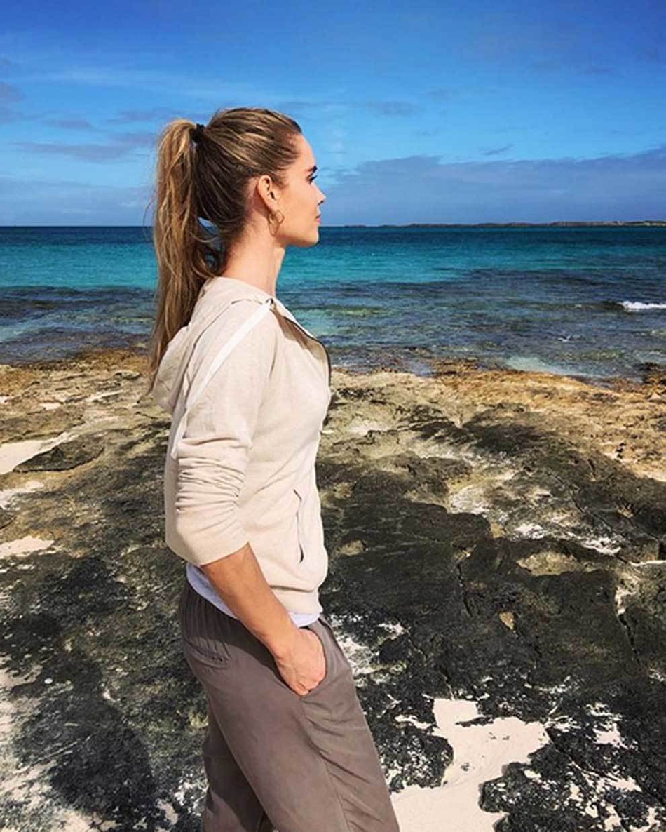 菲戈44岁妻子外型犹如20岁女郎