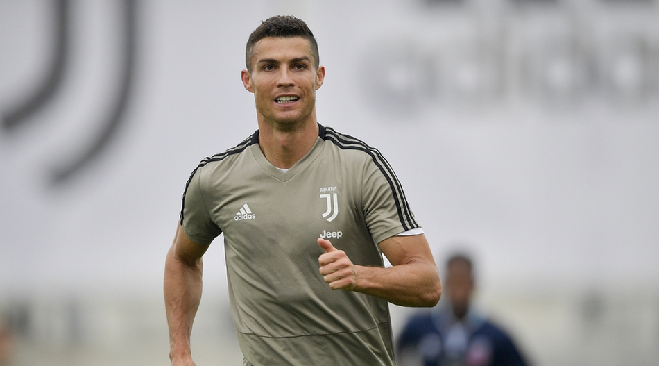 尤文热身赛2-1胜 C罗一射一传