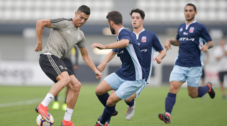 尤文热身赛2-1胜 C罗一射一传