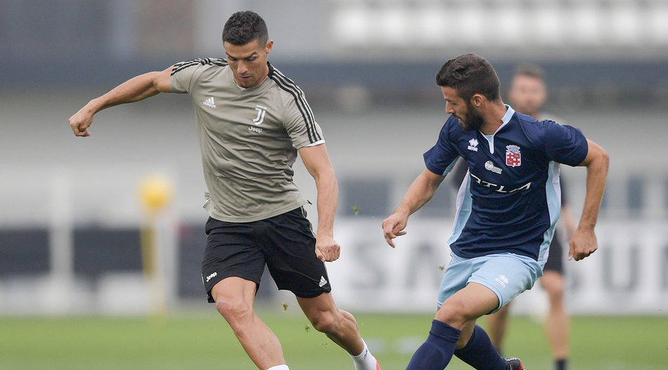 尤文热身赛2-1胜 C罗一射一传