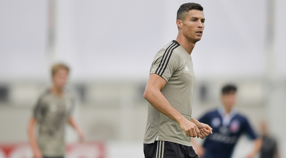 尤文热身赛2-1胜 C罗一射一传