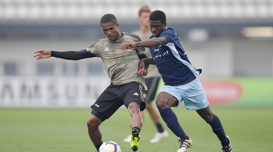 尤文热身赛2-1胜 C罗一射一传