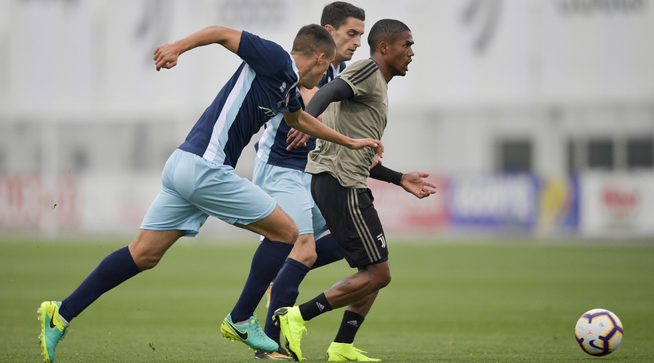 尤文热身赛2-1胜 C罗一射一传