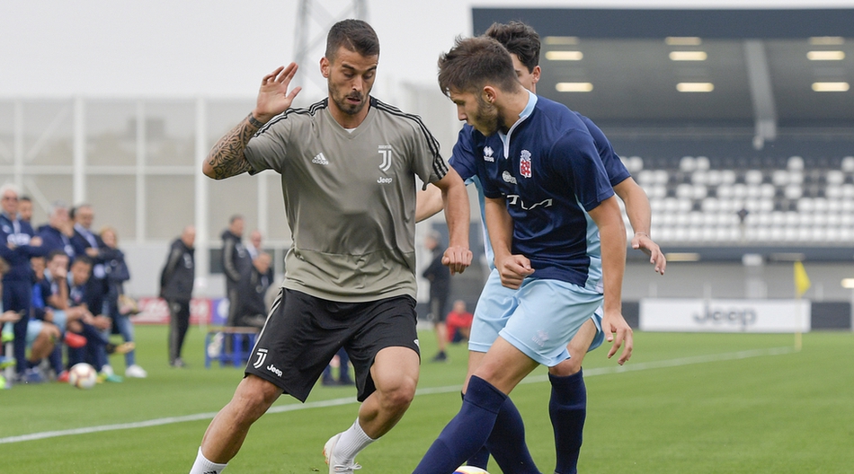 尤文热身赛2-1胜 C罗一射一传