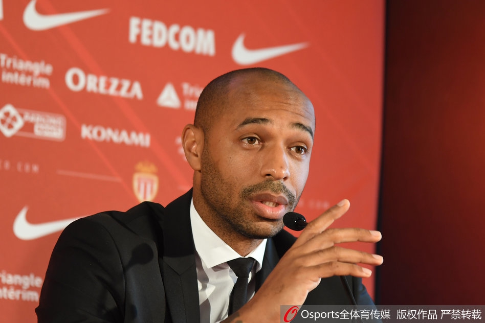 亨利上任摩纳哥出席发布会