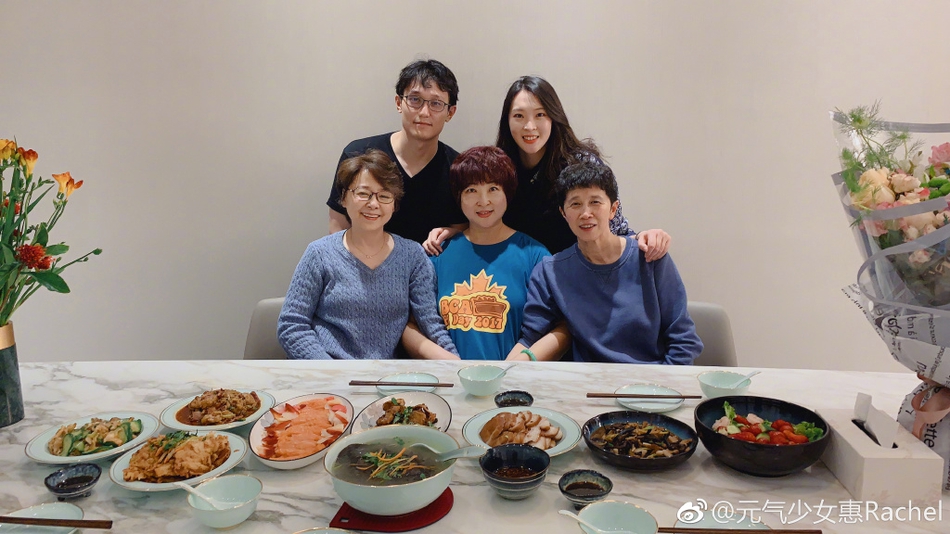 惠若琪生日设宴与郎平夫妇同框