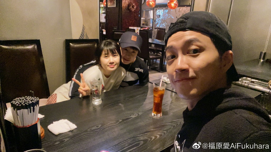 福原爱带老公吃东北菜