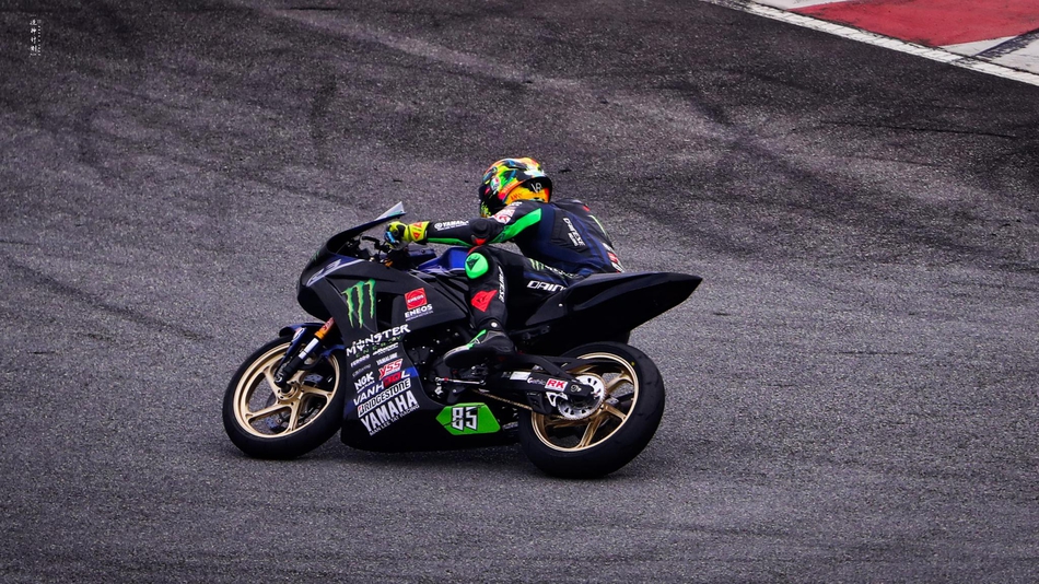 王一博参加珠海zic摩托车赛