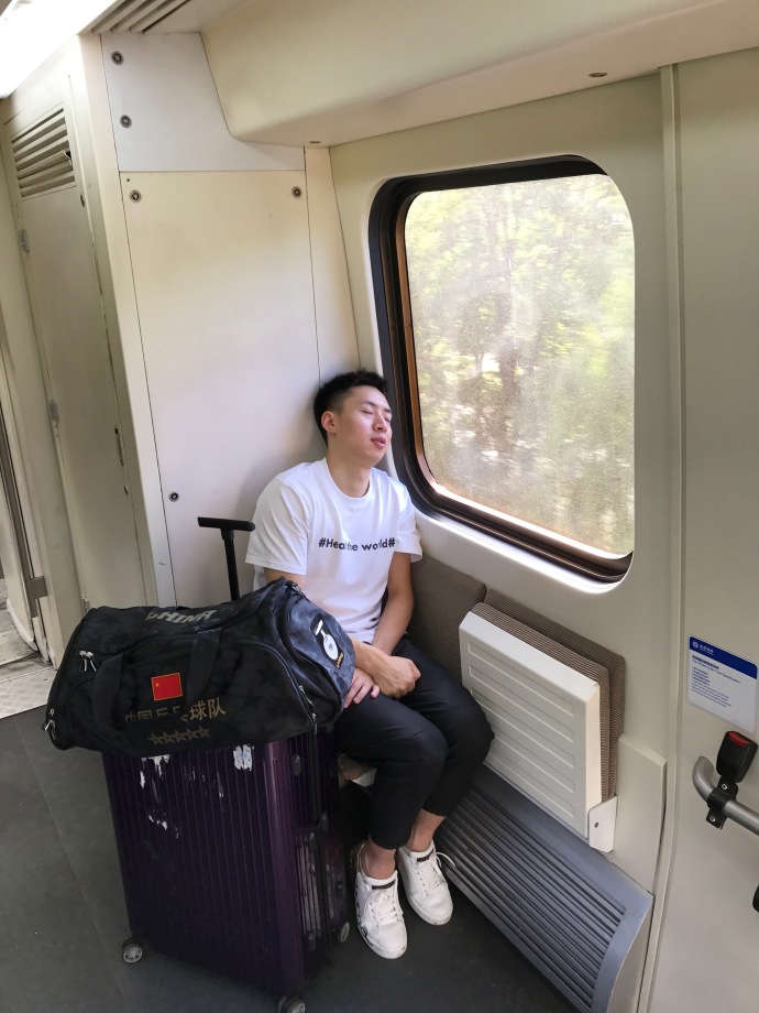 樊振东许昕出行遇“人在逋尽