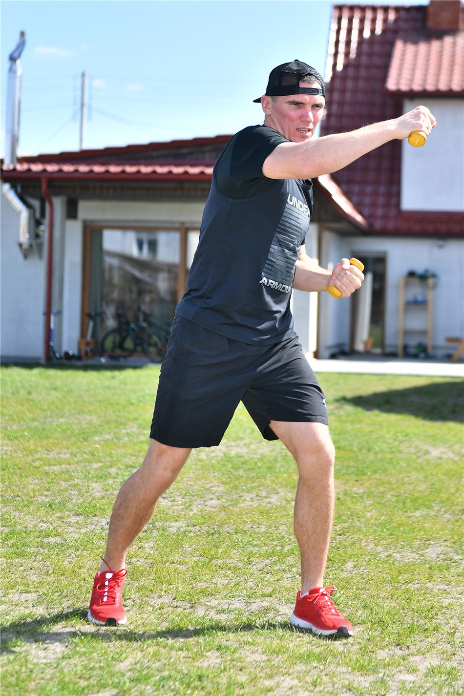 波兰拳击手在家练拳击