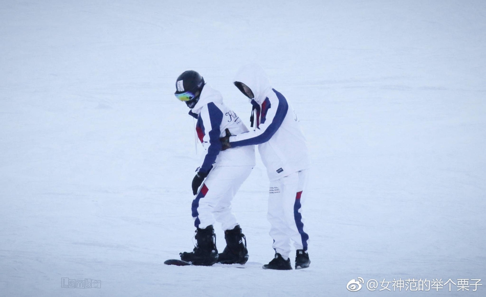 刘昊然滑雪少年感十足