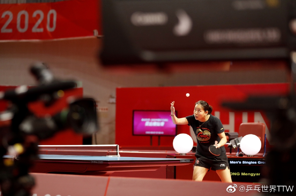 国乒选手备战奥运模拟赛