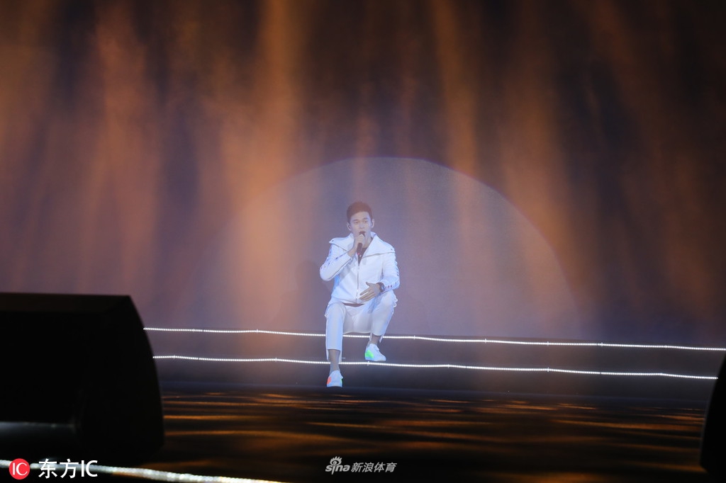 浙体院春晚孙杨压轴出场 高歌引爆全场