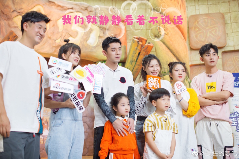 张继科拍宣传照帅气十足