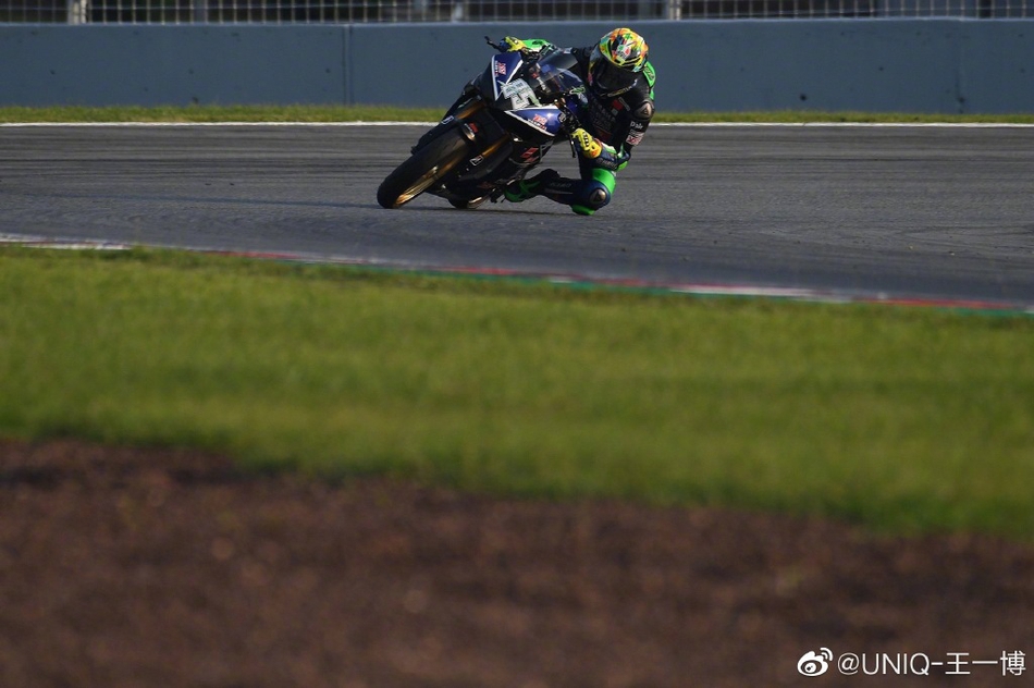 王一博摩托车赛获混合组亚军