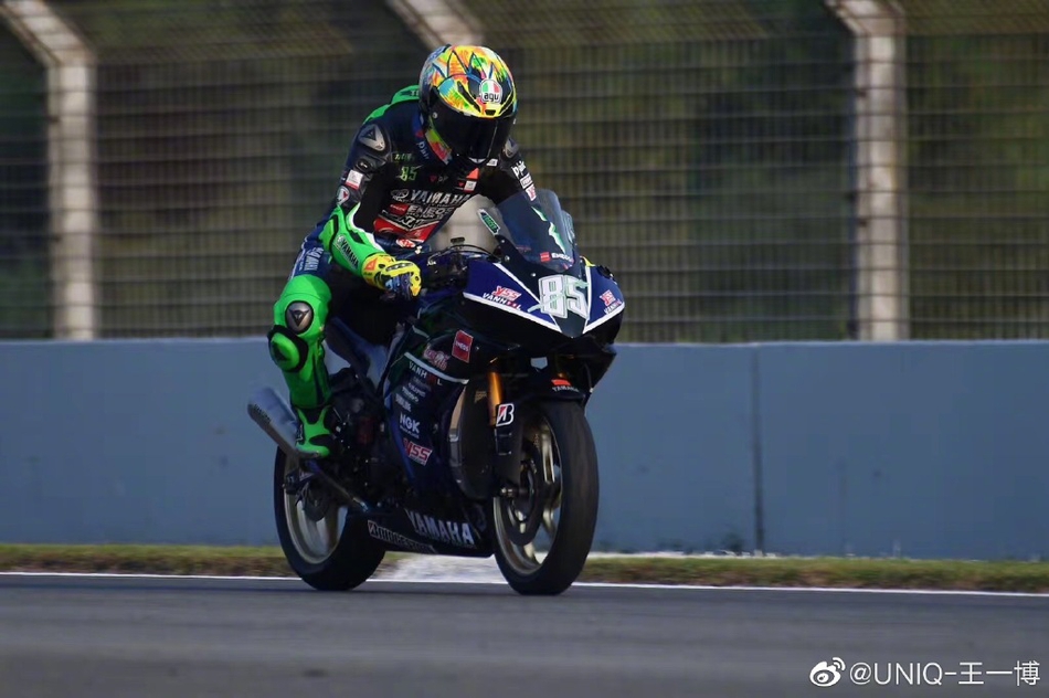 王一博摩托车赛获混合组亚军