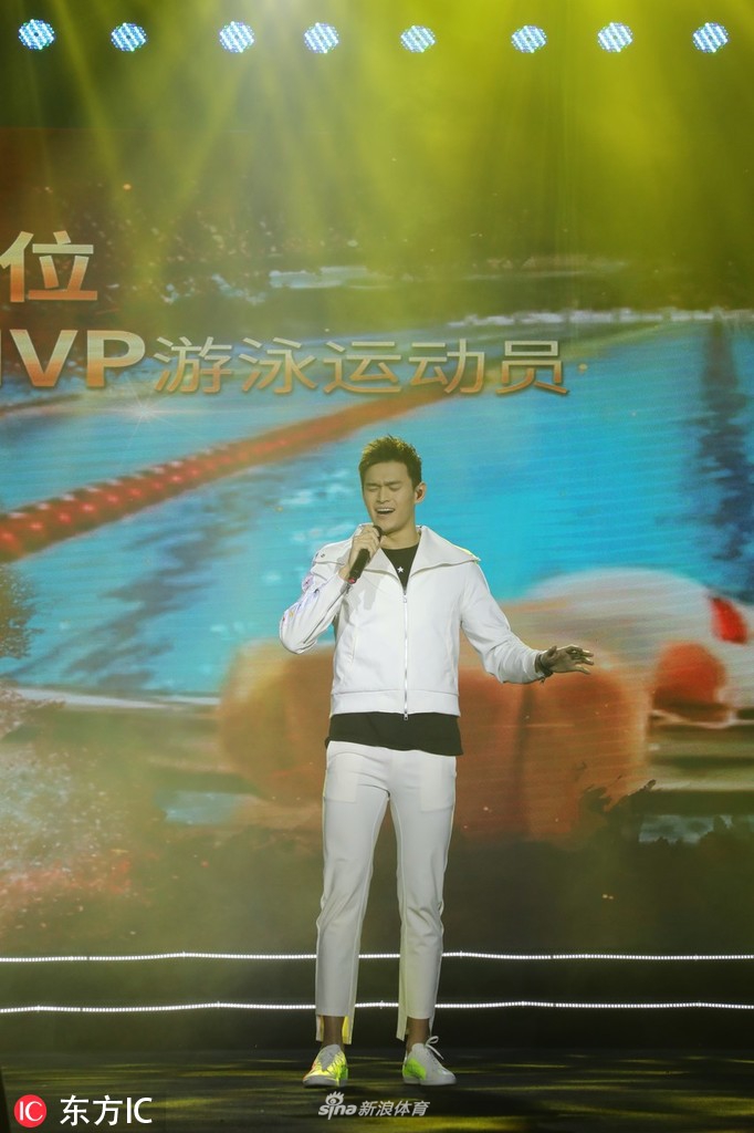 浙体院春晚孙杨压轴出场 高歌引爆全场