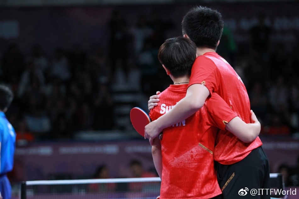 青奥会孙颖莎王楚钦混合团体夺冠