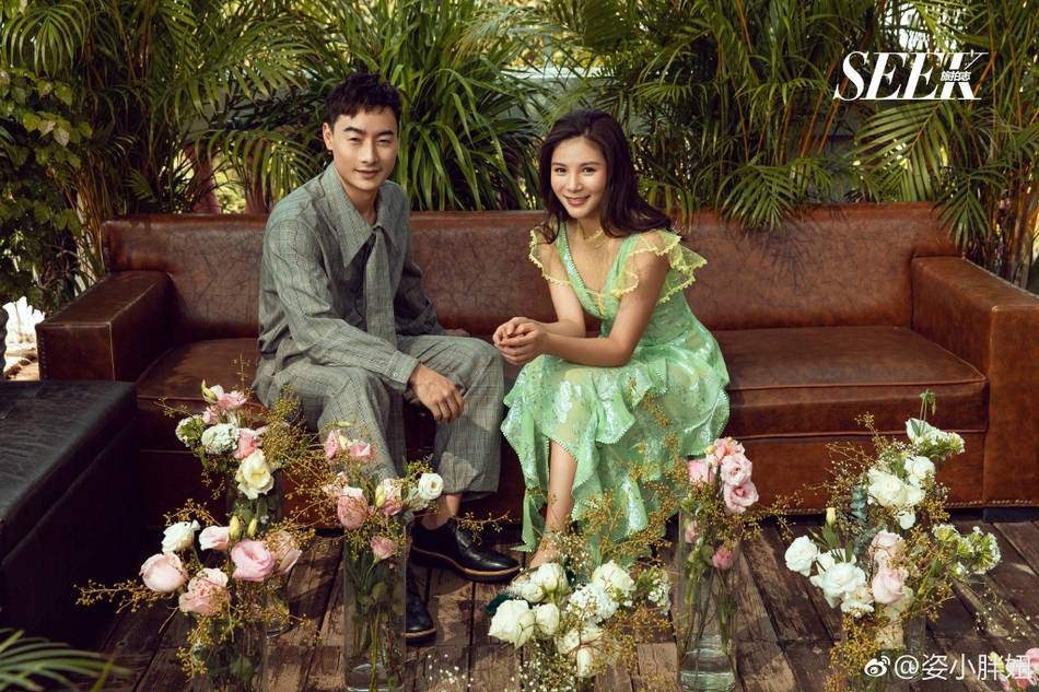 何姿晒与秦凯甜美写真