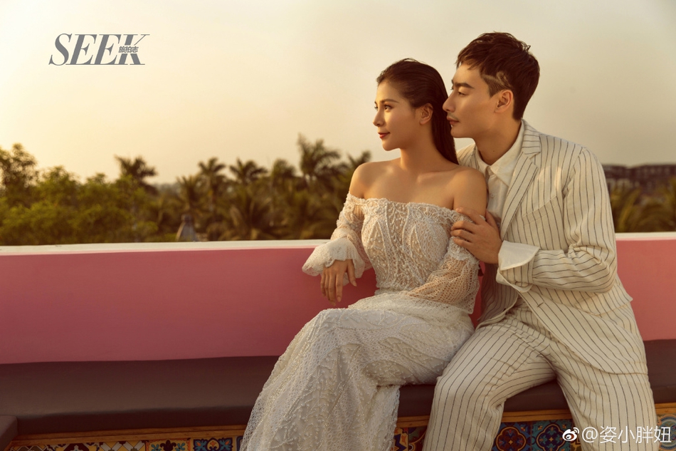 何姿晒与秦凯甜美写真
