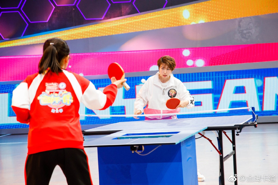 郭跃与小朋友玩转另类乒乓球