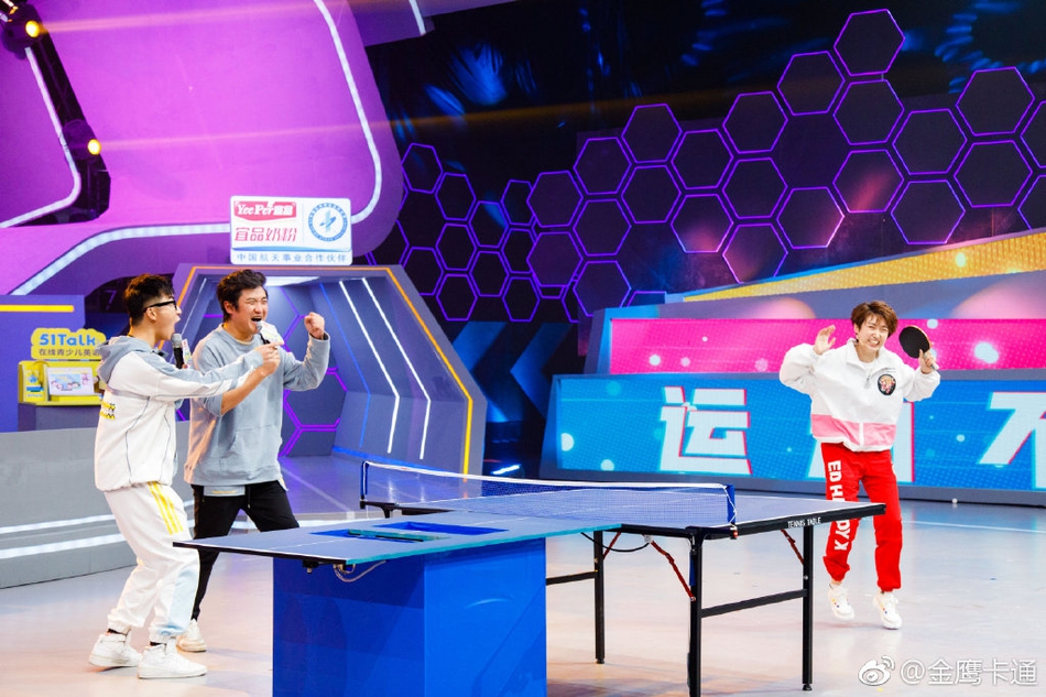 郭跃与小朋友玩转另类乒乓球
